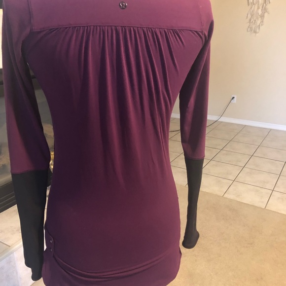 Size 6 Lululemon bordeaux and black long sleeve - Picture 5 of 5